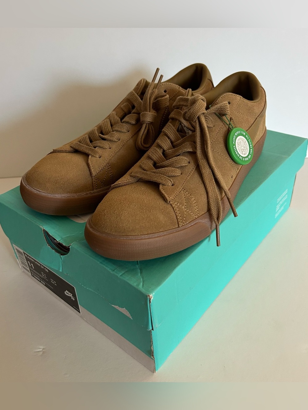 Nike SB Low GT QS Supreme Collab Men's Suede Low-Top Sneakers